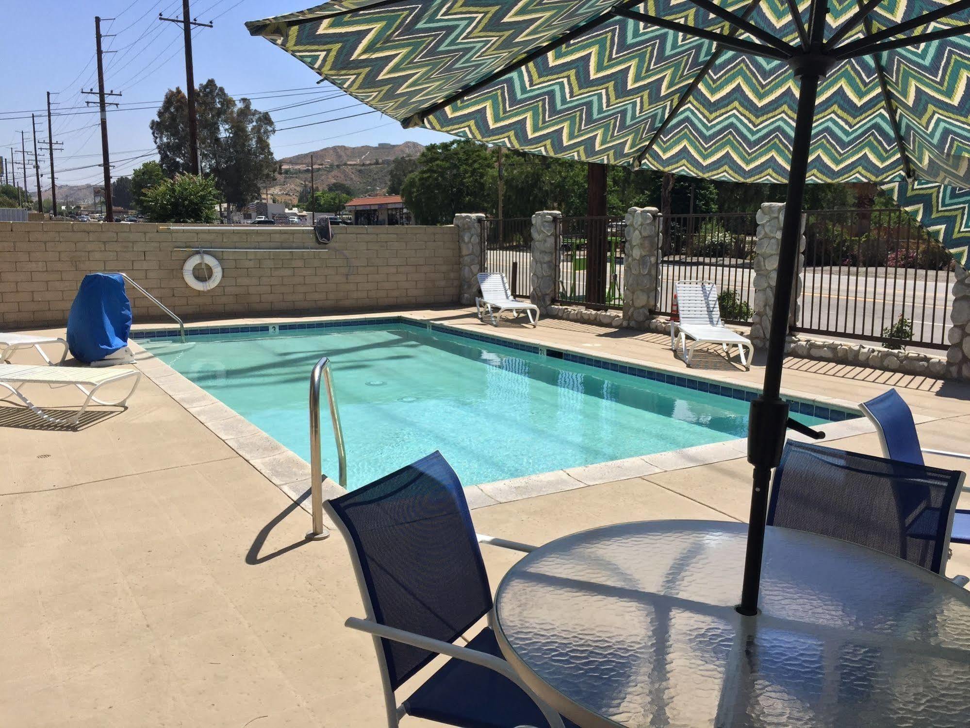 Triplodge Of Santa Clarita Exterior foto